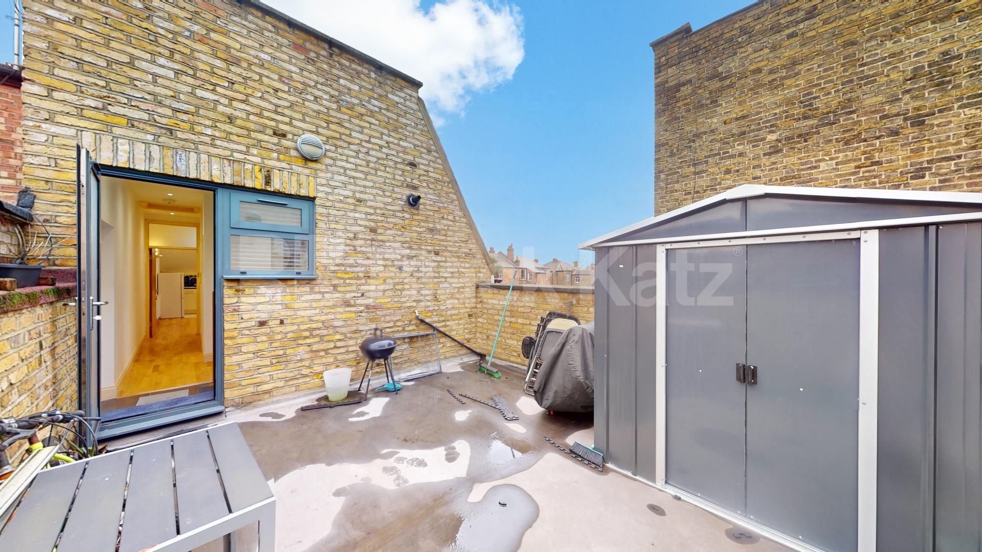 Modern & Spacious 1 bedroom property with communal Terrace Myddleton Road, Bounds Green